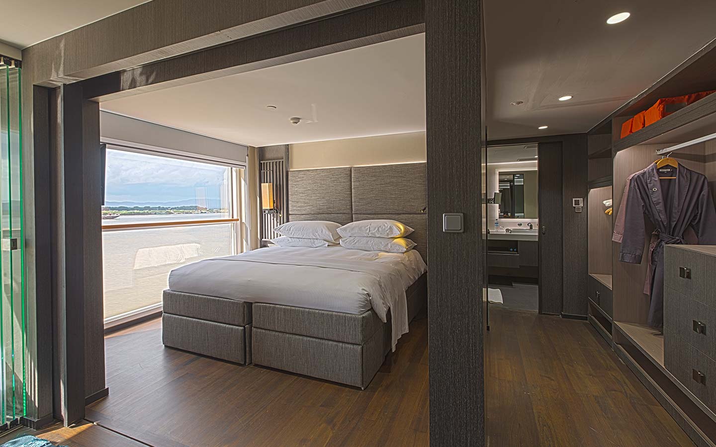 Deluxe suite.jpg